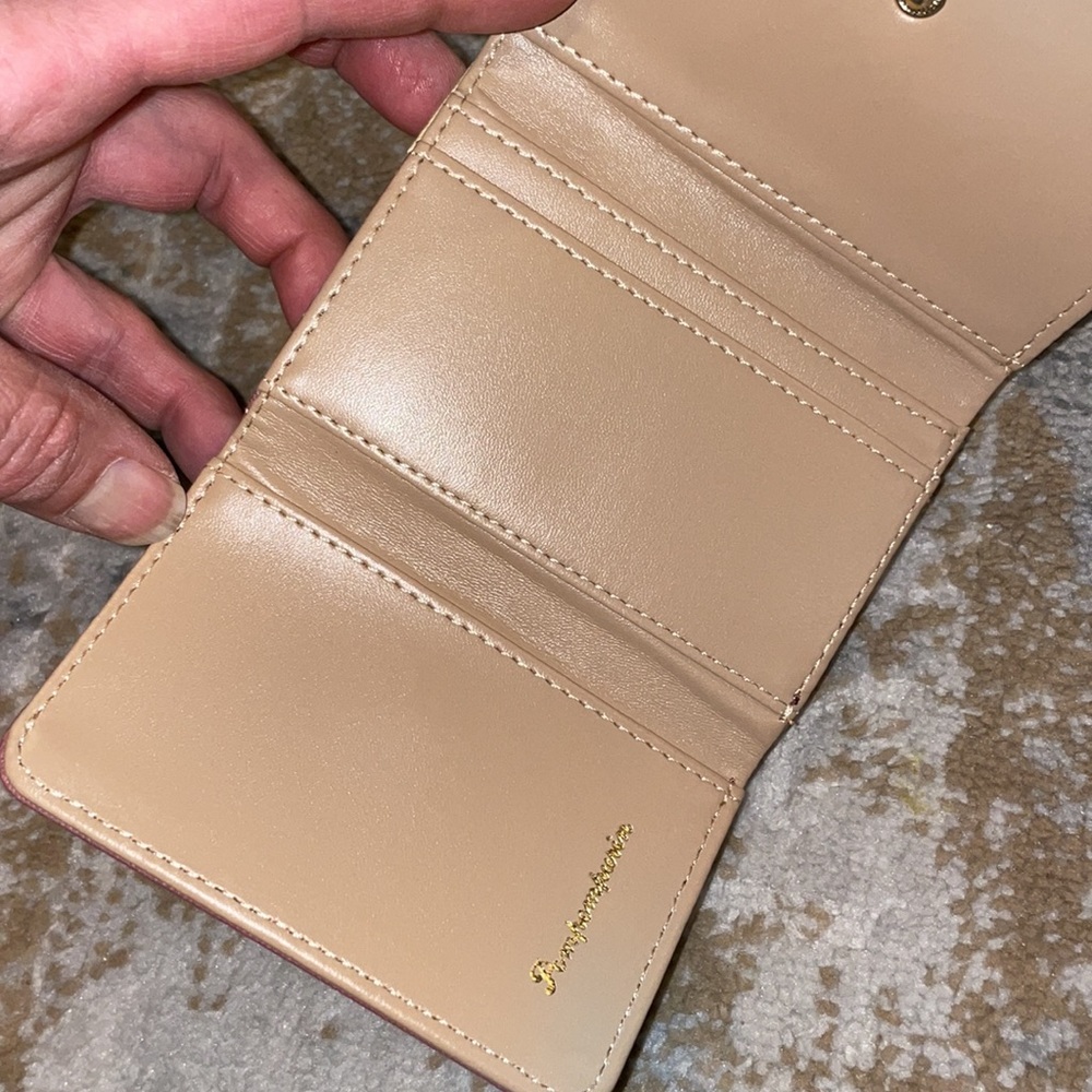 Pompompurin Kisslock Bifold Faux Leather Wallet - Picture 3 of 13